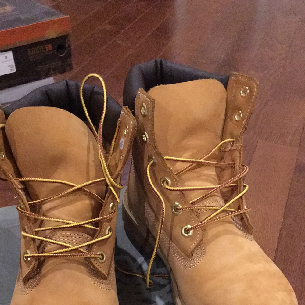 Boots - Picture 4 of 8